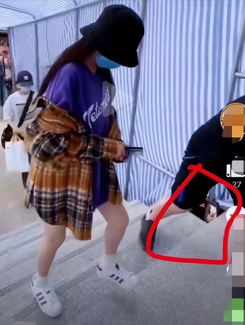 杨幂被*拍偷***处私**,蒋梦婕小视频被围观,这背后是无数女生难言的痛