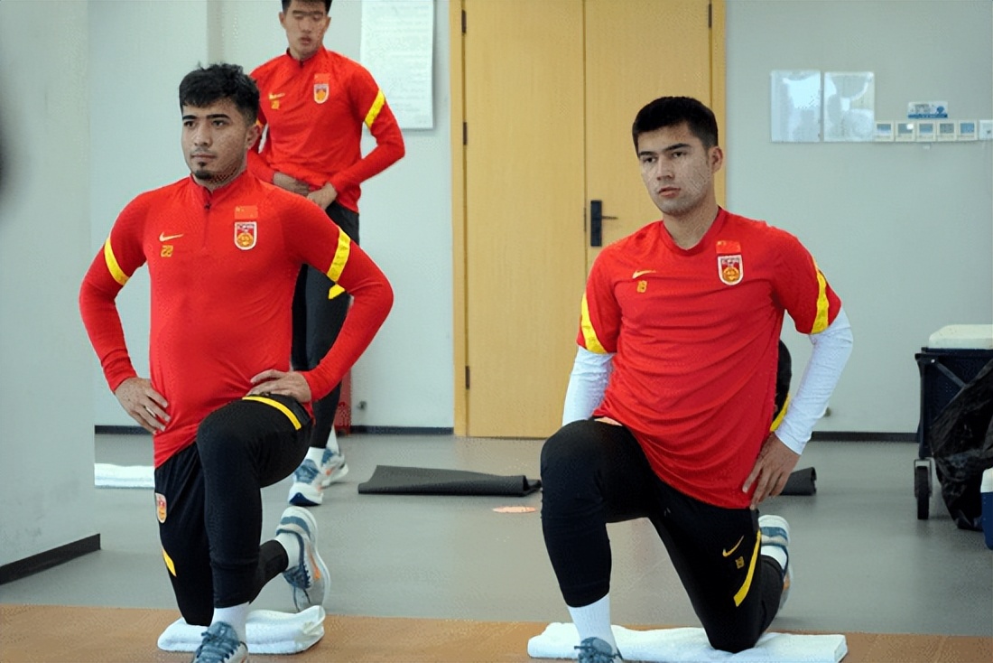 0-6惨败的中国男足,中国男足0-3韩国中国男足精彩回顾