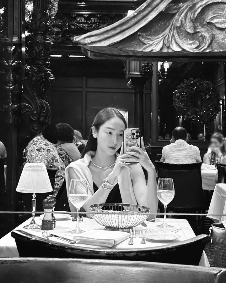 李斯丹妮于文文郑秀妍微博之夜,郑秀妍公开恋情是真的吗