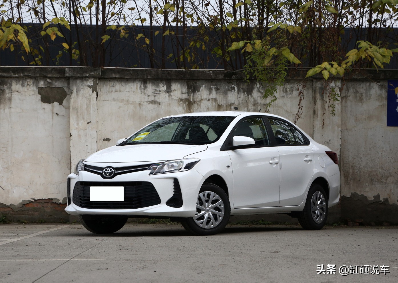 丰田三厢车哪一款值得入手,省油质量好耐用动力好的丰田suv车