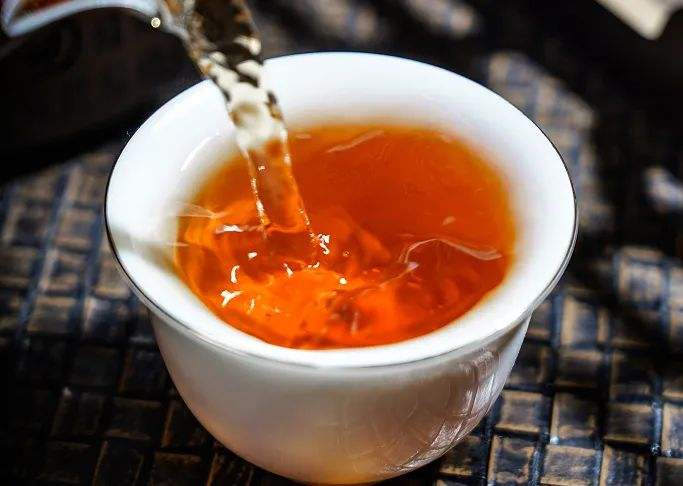 20克拍出20.8万，大红袍为何这么贵？