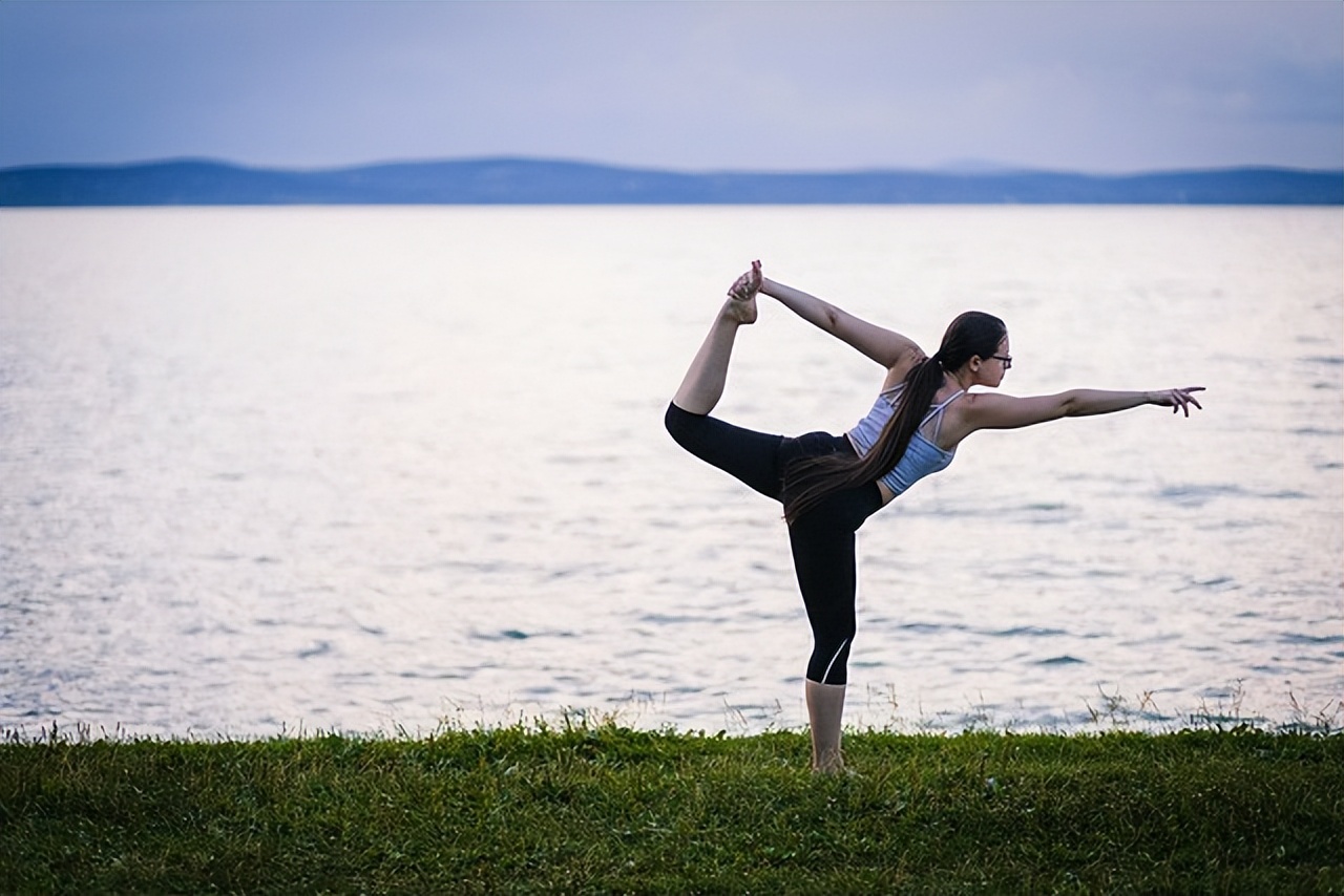 瑜伽裤是宽松的好还是紧身的好呢,瑜伽裤是紧身的好还是宽松的好呢