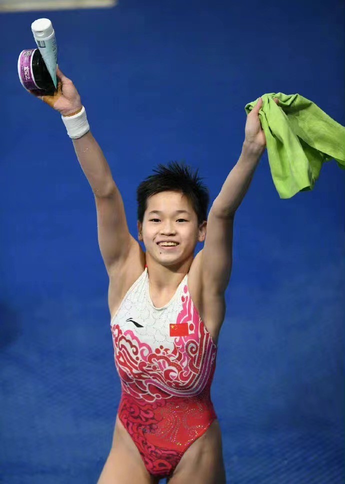 全红婵首秀直播回放,全红婵再次走上世界最高领奖台