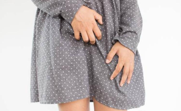 女性出现豆渣样白带是什么病,女性白带像豆渣一样是什么引起的