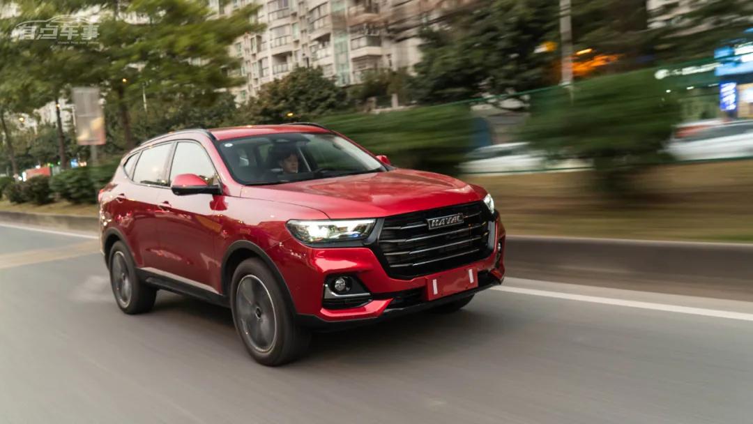 性价比高的家用车推荐哈弗h6,高性价比suv哈弗h61万