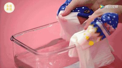 白衣服上的发霉污渍怎么洗掉,衣服发黄发霉试试这款洗衣神器