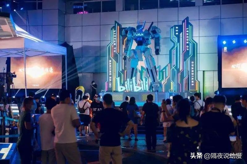 让打工人父母破防的“00后账单”，究竟是真爱？还只是韭菜？