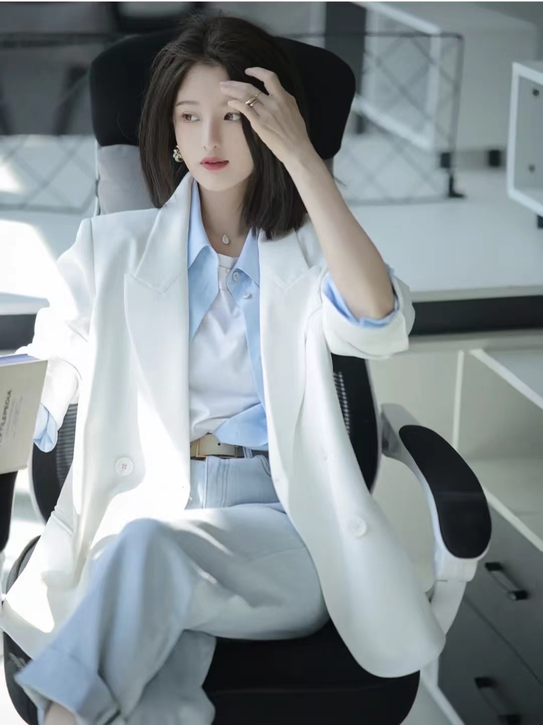 西装外套怎么搭配裙子好看气质,西装外套搭配时髦女士