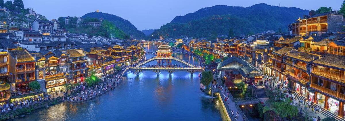 凤凰古城旅游攻略自驾游停车,凤凰古城旅游攻略3-4天报团