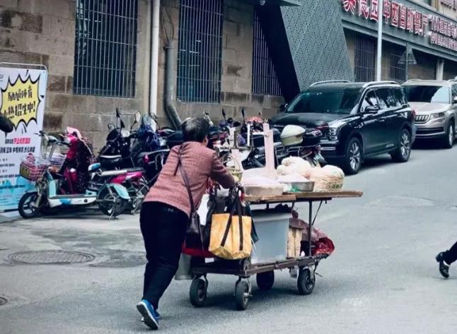 90后的我月入百万全靠想象,90后的我负债几十万做什么