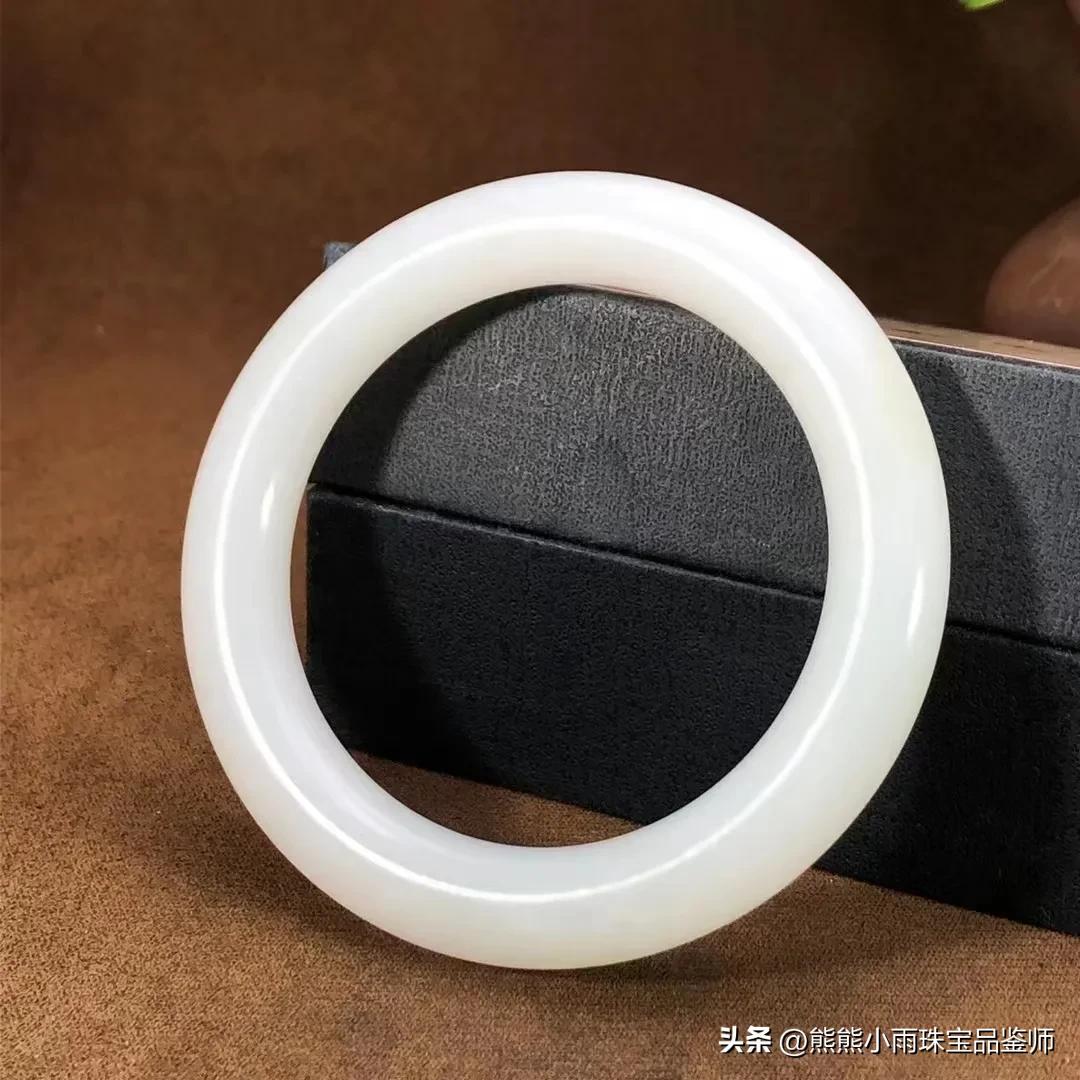 缅甸玉和云南翡翠有什么区别,为什么缅甸翡翠玉那么便宜