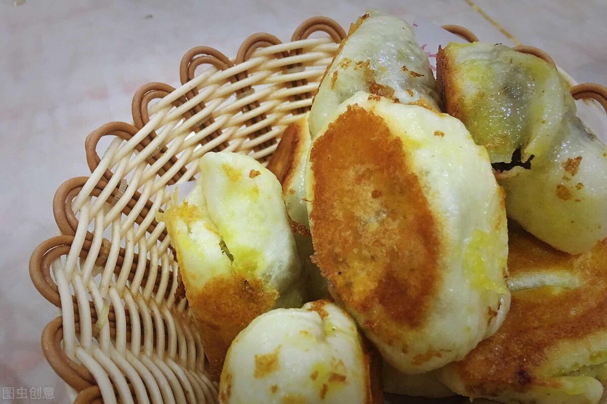 河南6旬夫妻卖烩面20年月挣万元，现在发愁面馆生意没人愿意接班