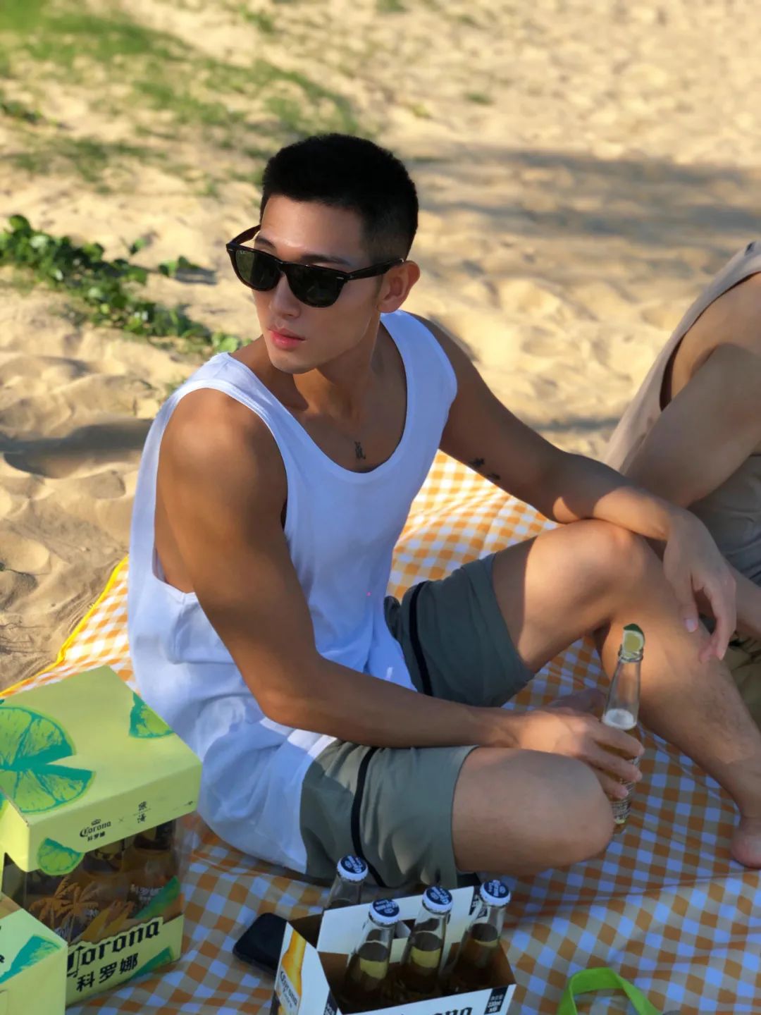 小麦色体育生腹肌,小麦色的肌肉