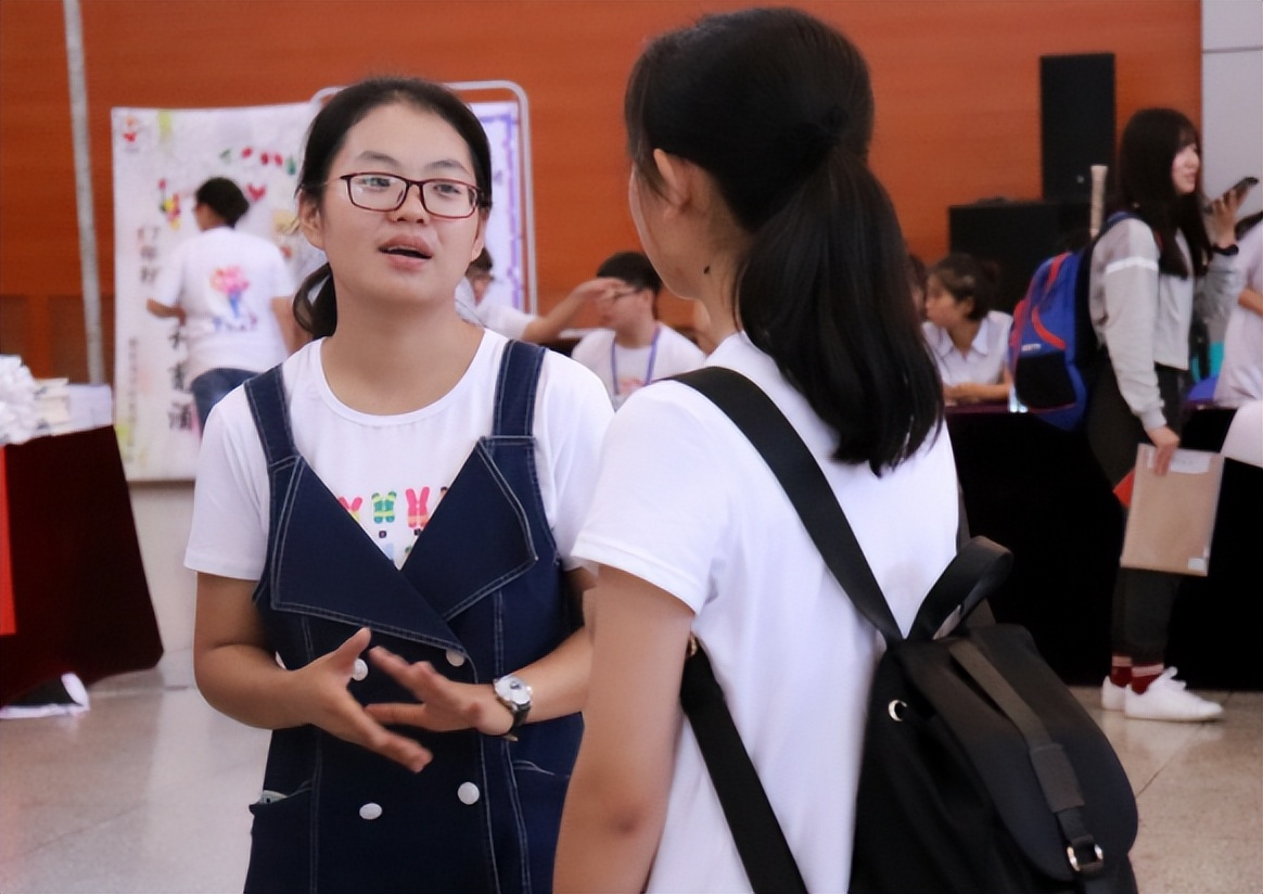 韦神走路姿势模仿,韦神走路有什么问题