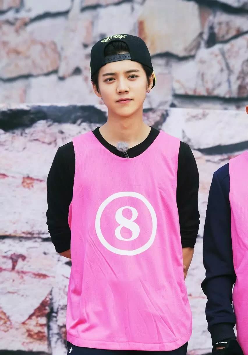 鹿晗背景有多强大,鹿晗背景有多强