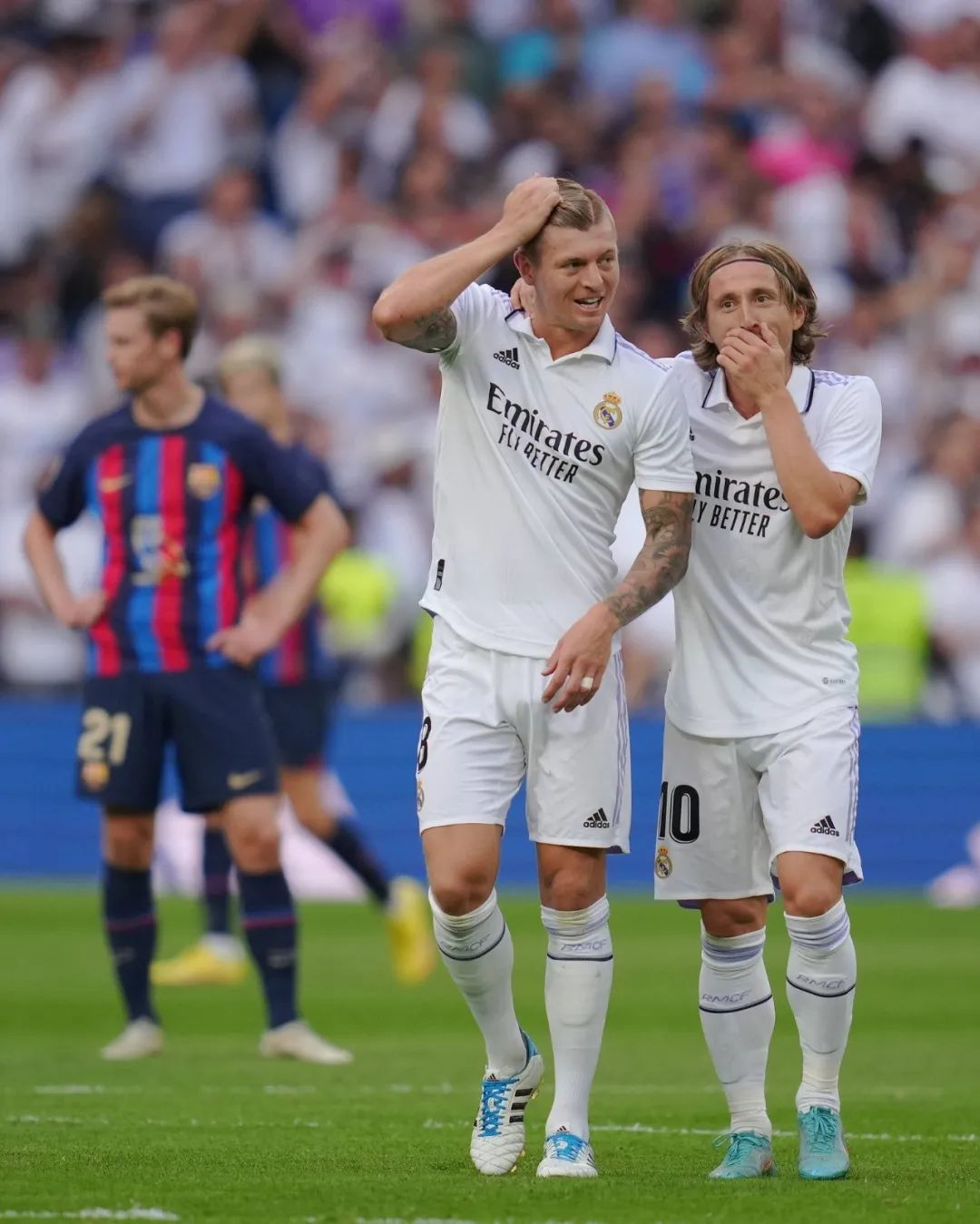 哈维当教练赢皇马的反应,哈维当巴萨教练首秀