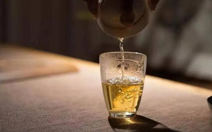 中年人喝茶有什么忌讳,老年人喝茶这8个禁忌最好要当心