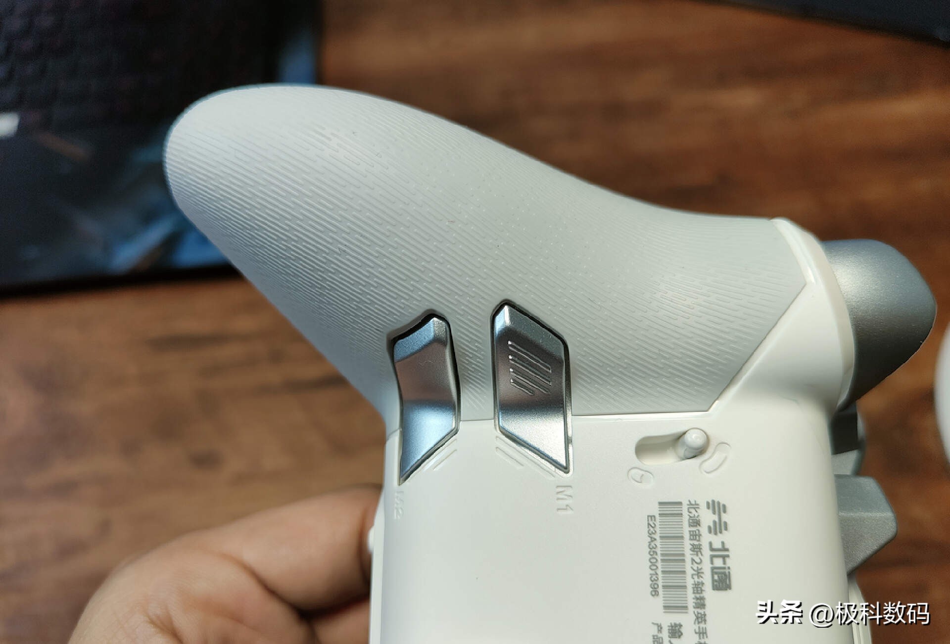 北通宙斯手柄尺寸和xbox手柄对比,北通宙斯手柄和switchpro手柄比较