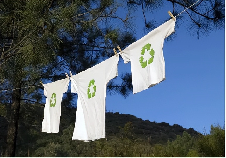 矿泉水瓶加工成衣服,矿泉水瓶制作衣服过程