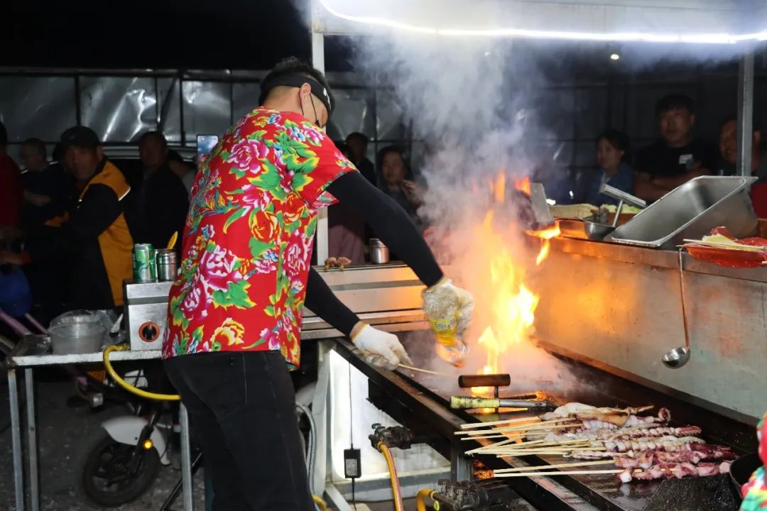 尉犁乡村夜市点亮村民增收路,夜市灯火点亮乡村振兴路