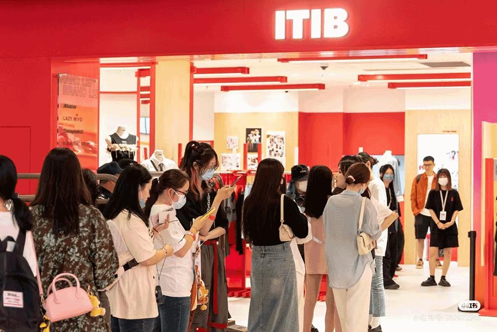30+家“大V品牌”冲向线下抢开首店，商场们该招谁？