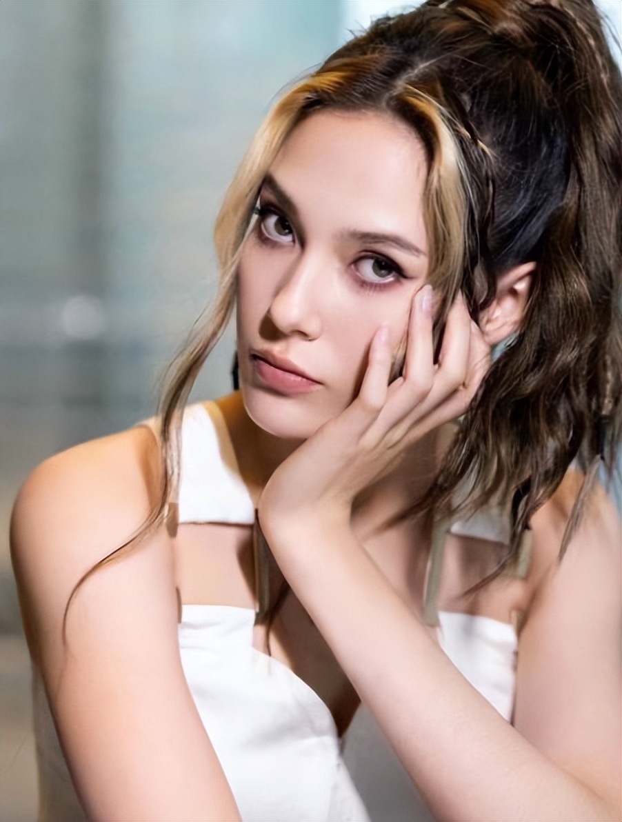 从国民女爱豆到被嘲,从全民女神到被骂