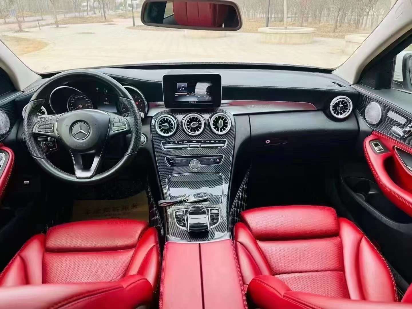 2017奔驰c200l二手车为什么比cla200贵,18款奔驰c200白外红内成都