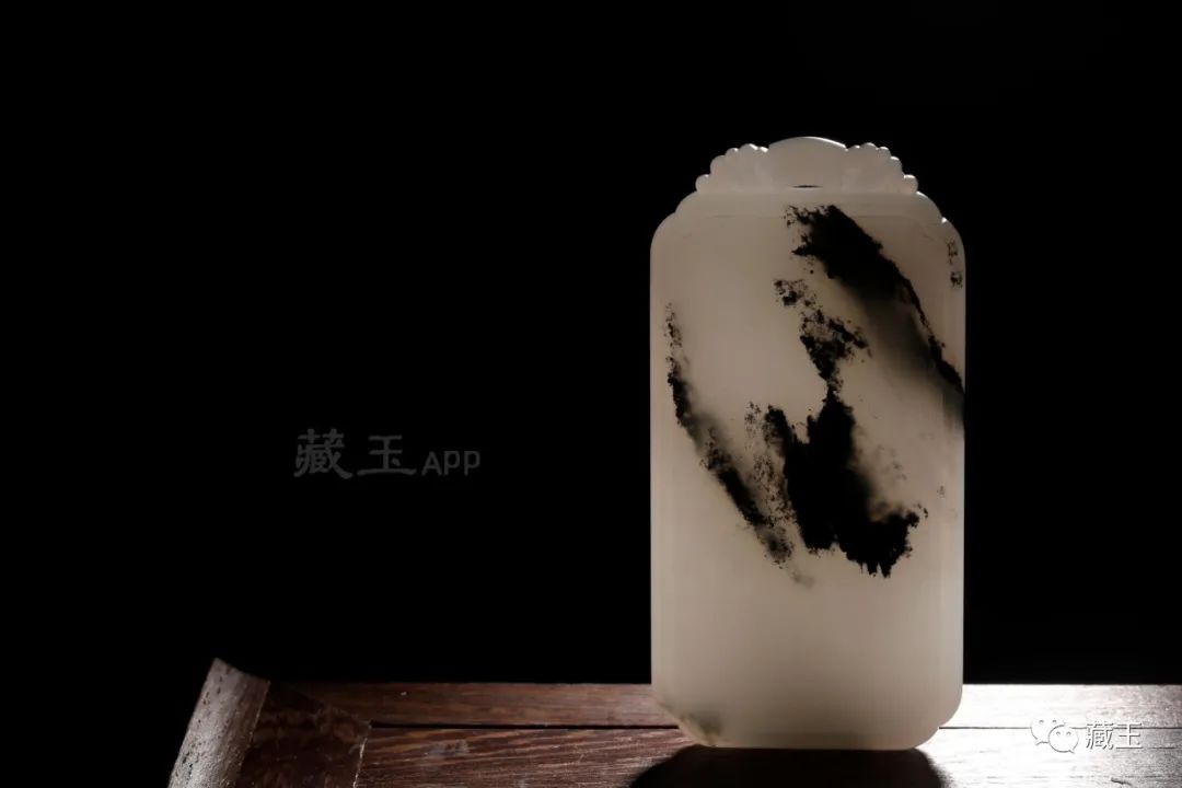 最贵的玉摊位,几百块钱的青花籽料