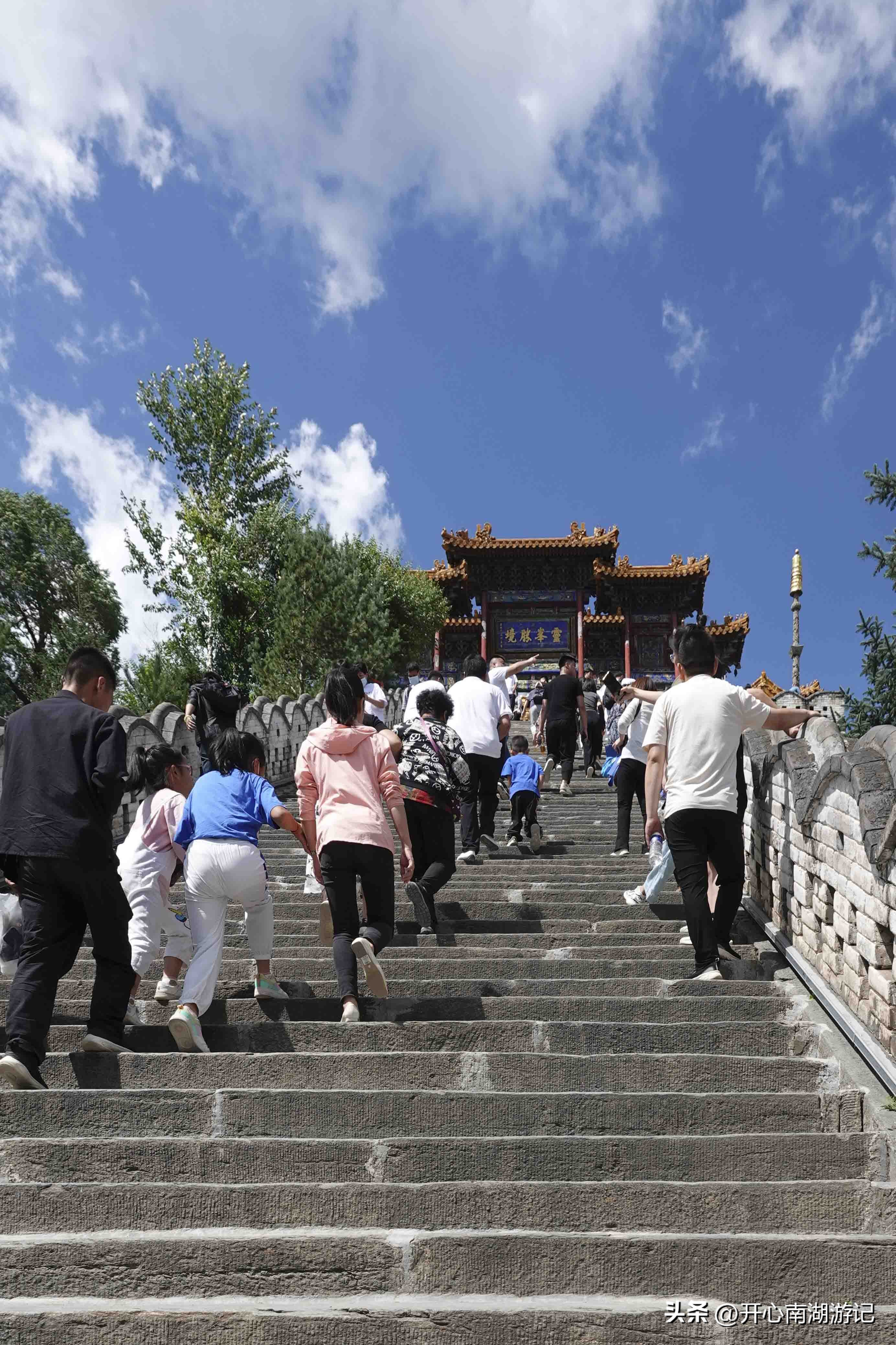 老姐俩旅行记12：山西省忻州市中国佛教四大名山之五台山人满为患