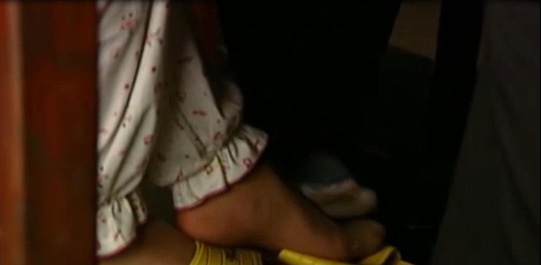 人性与欲望交织的*理片伦**，丈夫抛弃糟糠之妻，结局让他后悔万分