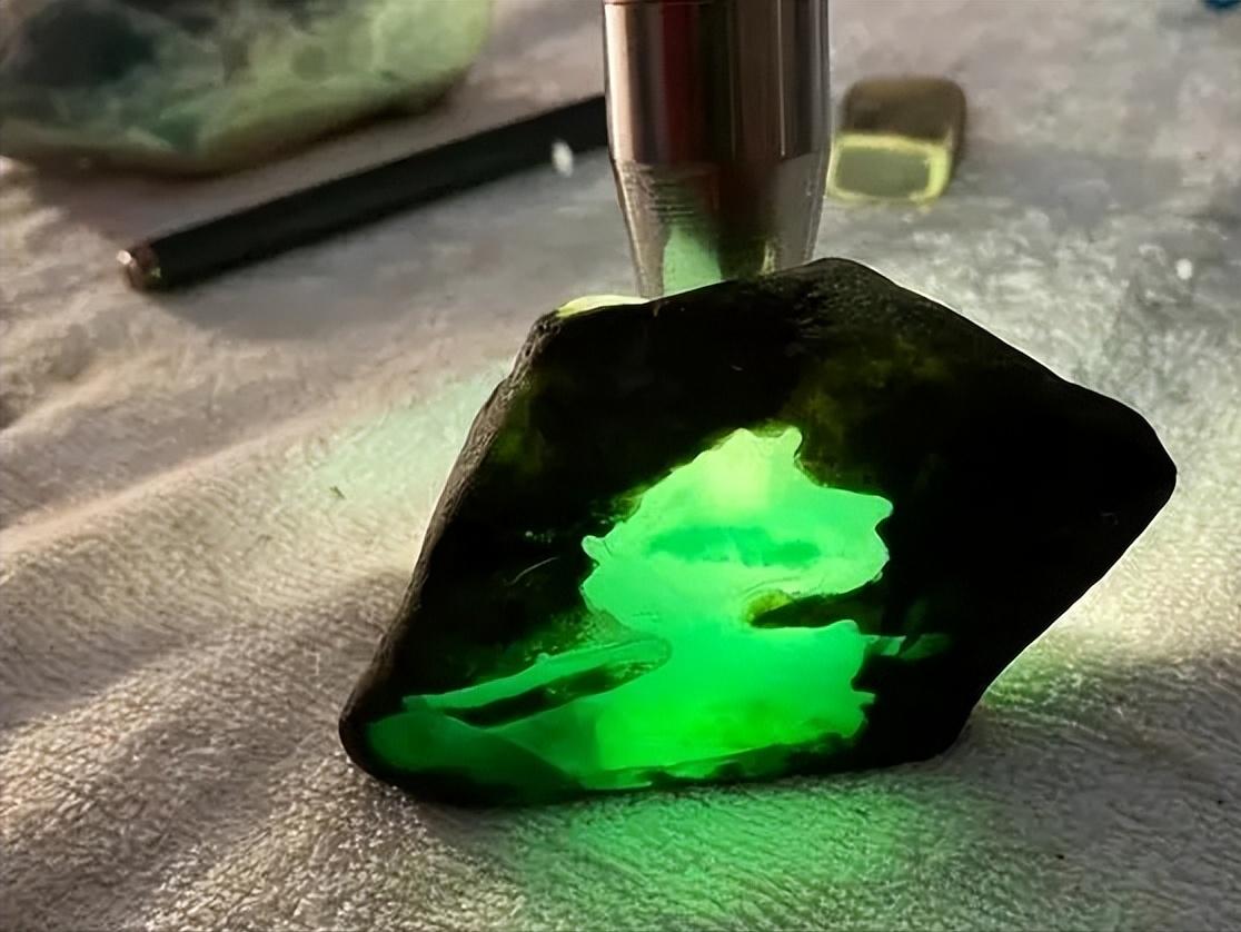 直播买翡翠原石被坑了,直播卖的翡翠原石可靠吗安全吗