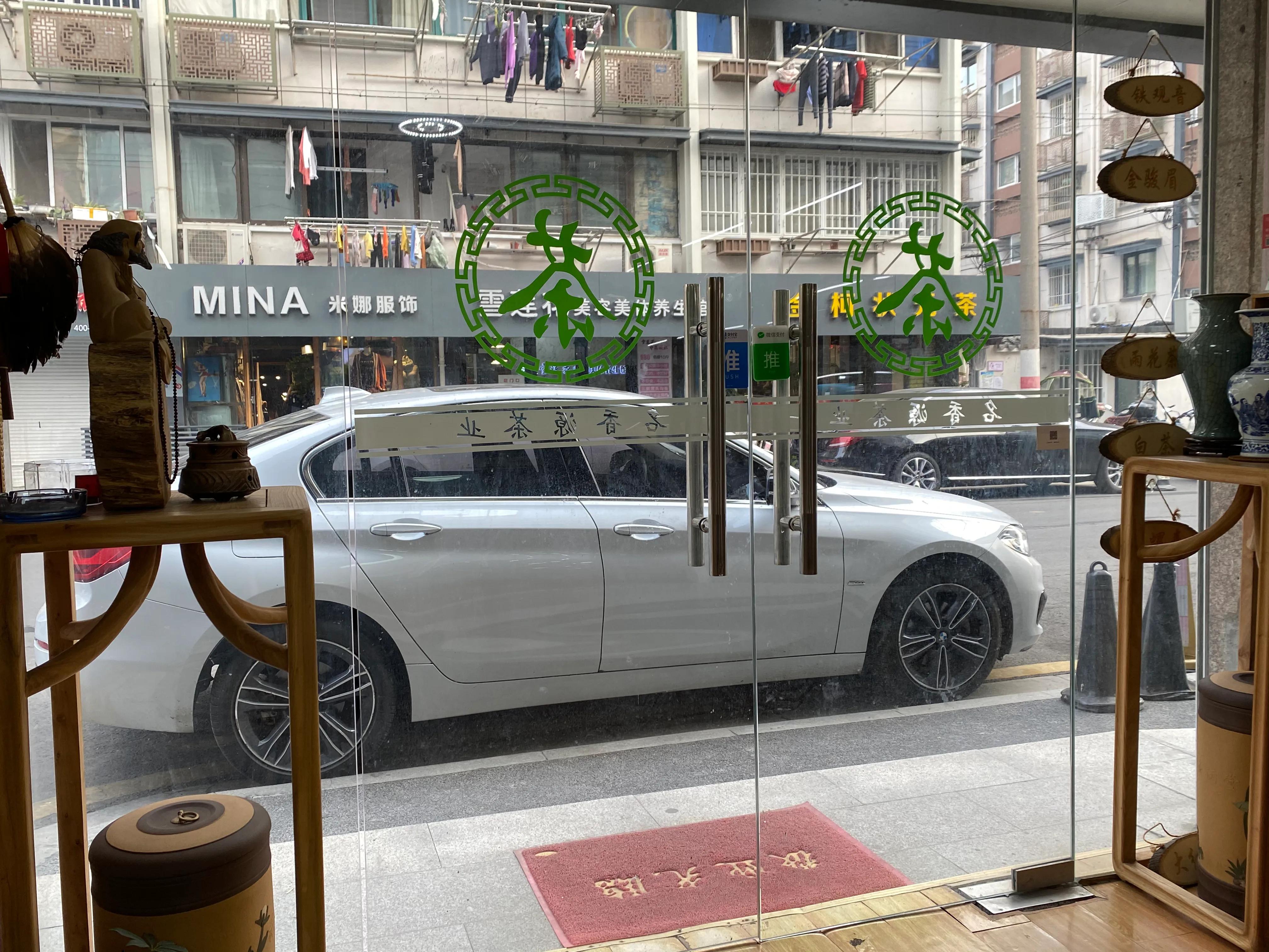 虎哥说车宝马118,宝马118起步抖正常吗