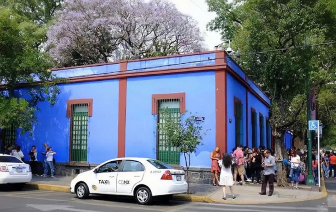 丈夫出轨亲妹,车祸做了32次手术,她的自画像怎么就值2.2亿?