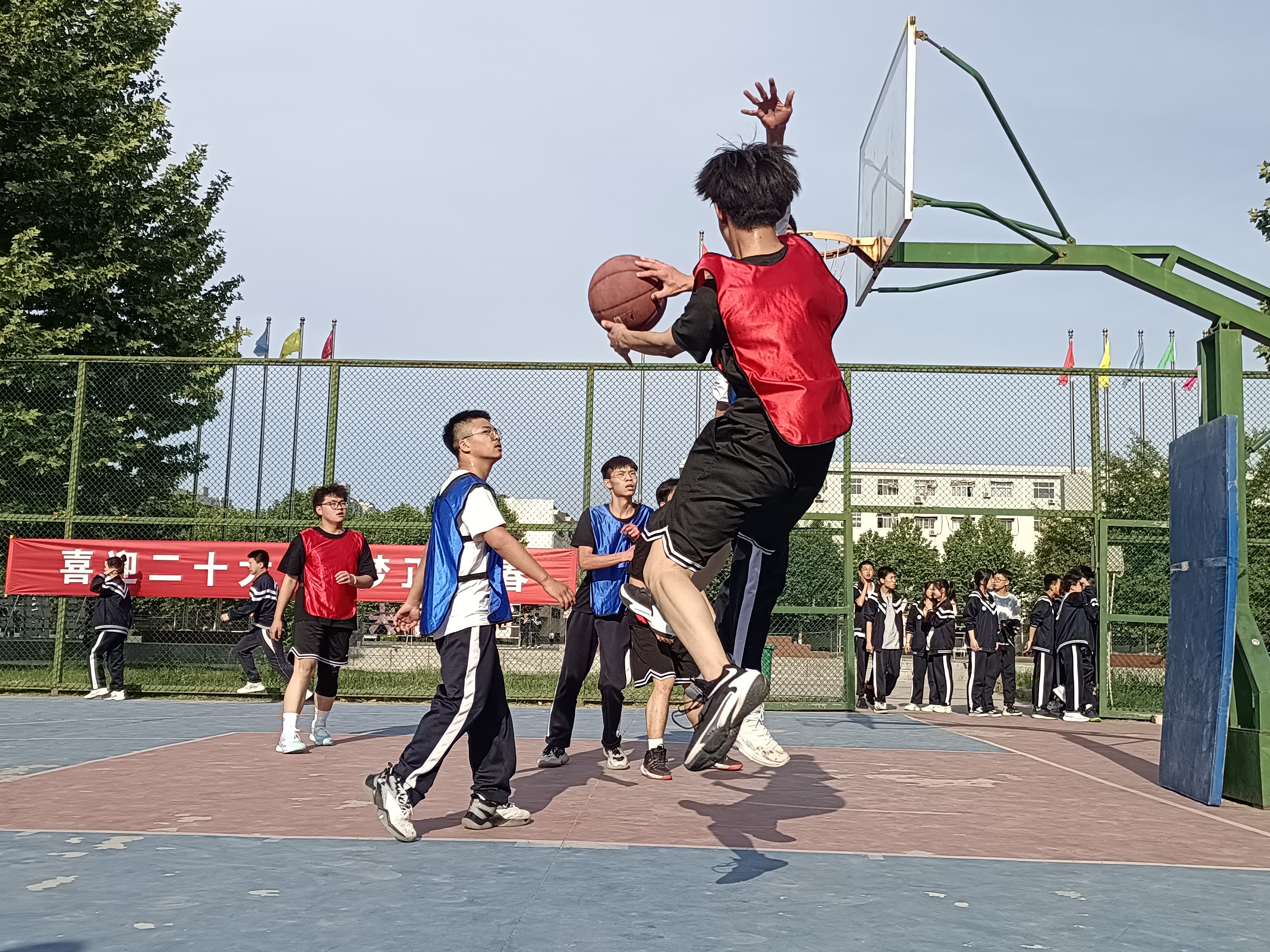 白朗县中学喜迎二十大篮球比赛,精彩纷呈的校园篮球比赛