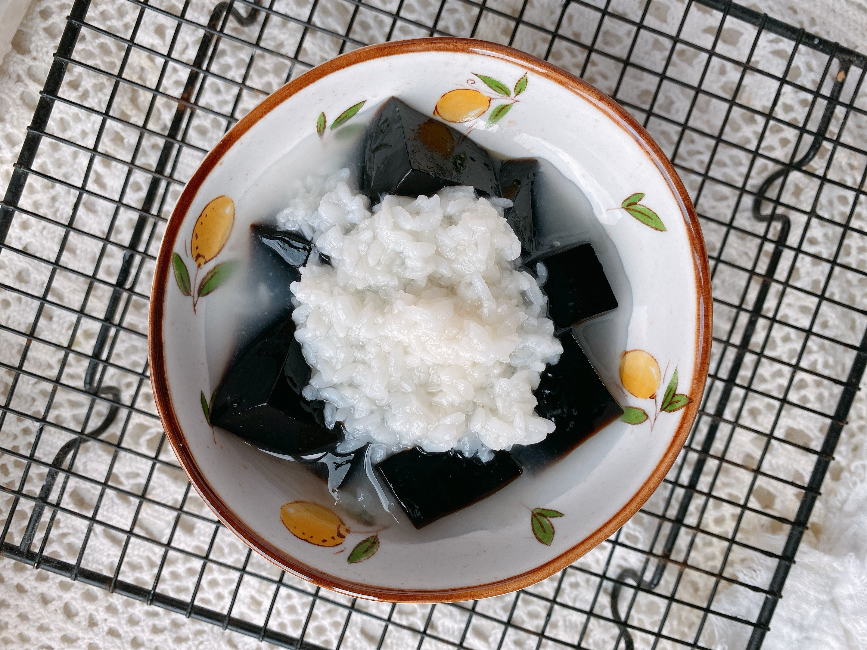 龟苓膏夏季怎么吃好吃,夏日滋补龟苓膏的做法