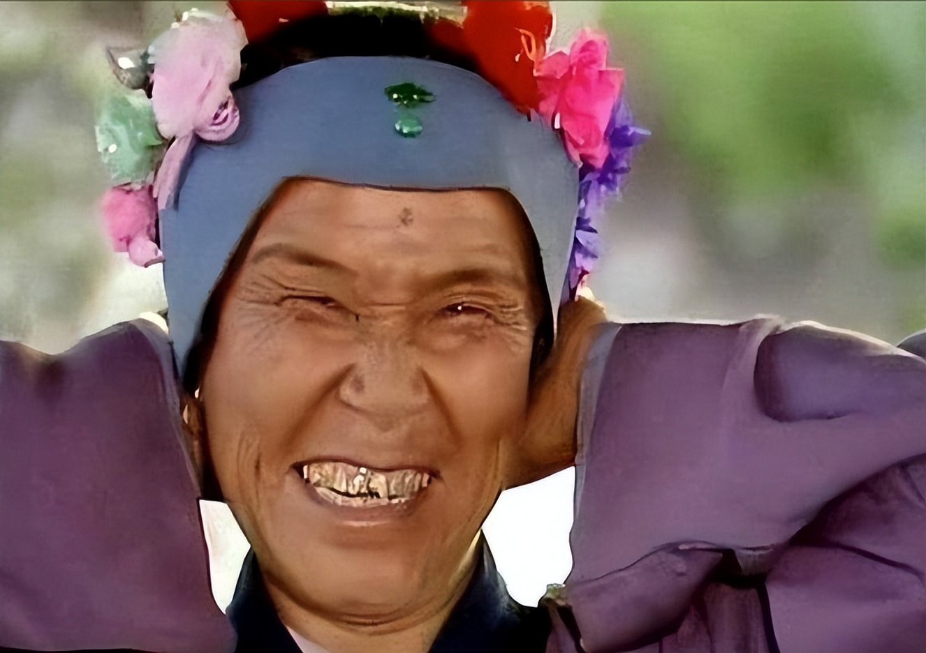 收手吧倪萍!别再*辱侮**观众智商了，64岁演“刘姥姥”雷人又无脑