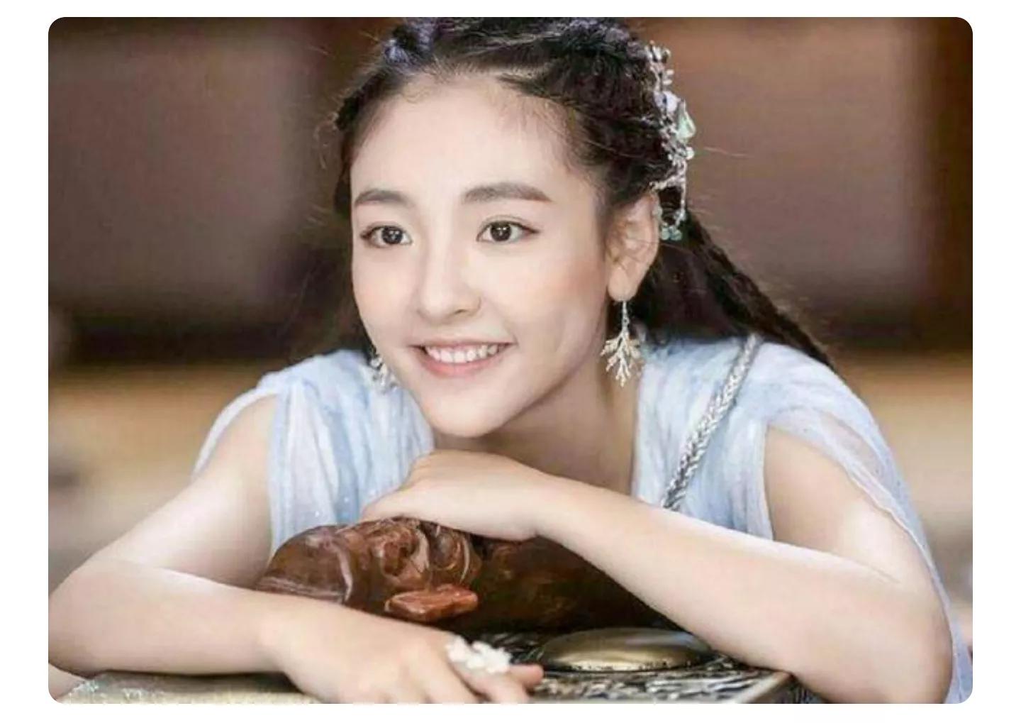 她是武汉“最美校花”，却因被迫喝尿上热搜：现在几人认识？