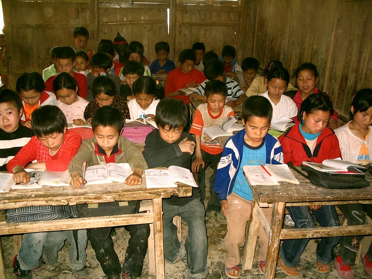 江西夫妻死亡留下8个小孩后续,江西生8孩身亡夫妻家庭照曝光