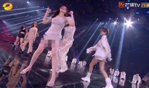 杨幂和张含韵图片,杨幂和张含韵同台