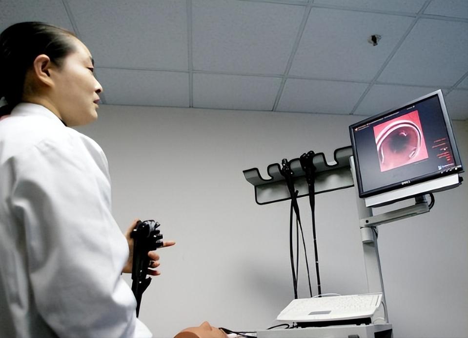 肛裂发病机理,肛裂最主要的临床表现是