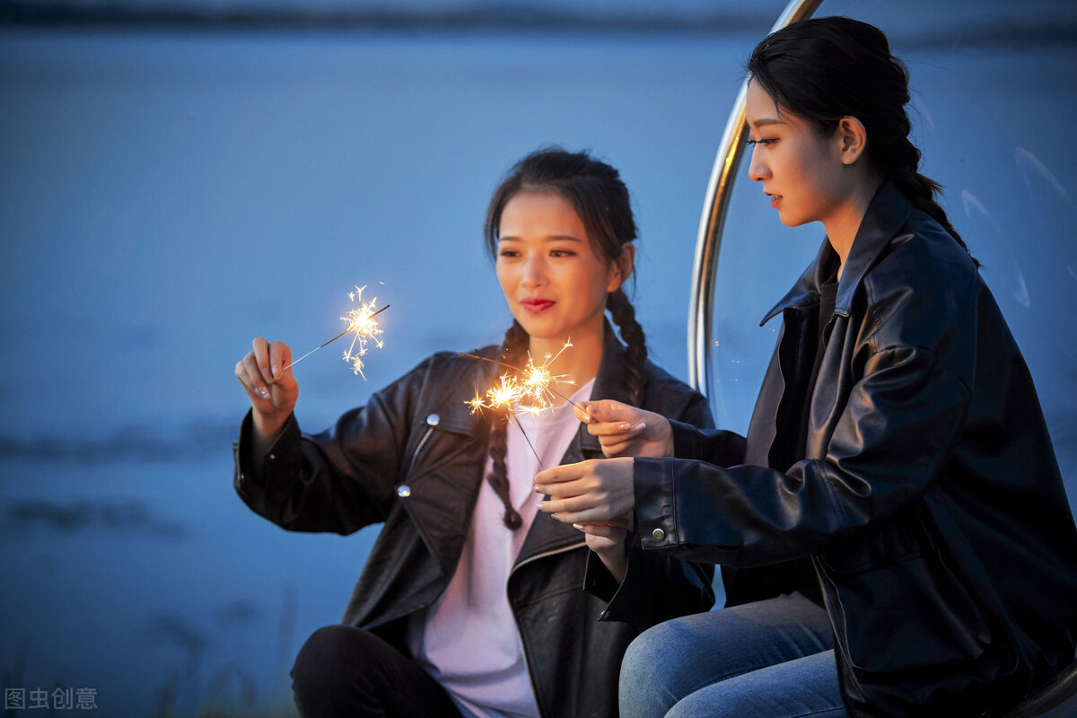 新年古诗词12首：除夕更阑人不睡，厌禳钝滞迎新岁