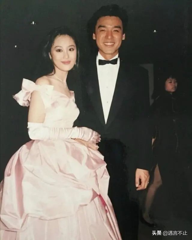 因拜物引前夫嫌弃，矢志不渝“买买买”的她，杀出了一条玫瑰路