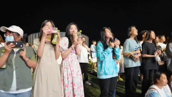 同城热搜第二！《大三女生》开播即热播