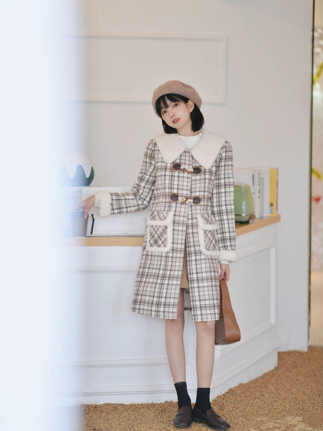 连帽格纹大衣怎么搭配好看,格纹呢大衣适合什么肤色的穿