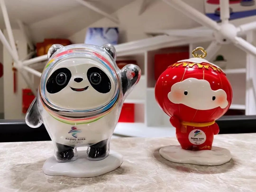 餐饮业遭疫情打击的案例,广西百色抗疫人员偷吃泡面被罚