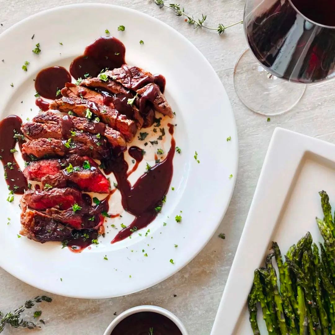 葡萄酒和牛肉怎么搭配,牛排配白葡萄酒还是红葡萄酒