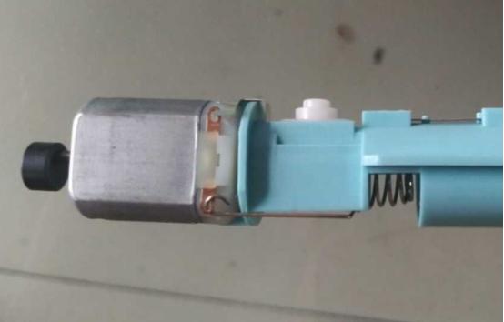 电动牙刷怎么避免伤牙龈,劣质的电动牙刷会造成的伤害