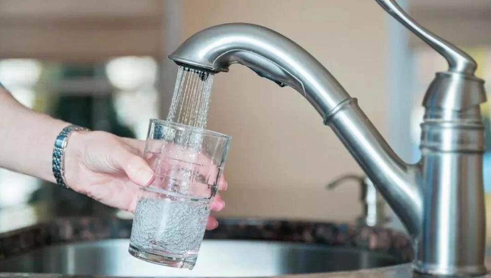 自来水喝着涩是水质不好吗,自来水烧开为什么这么难喝