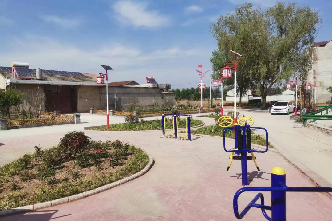 夜晚路灯照亮乡村振兴之路文案,路灯照亮乡村振兴之路