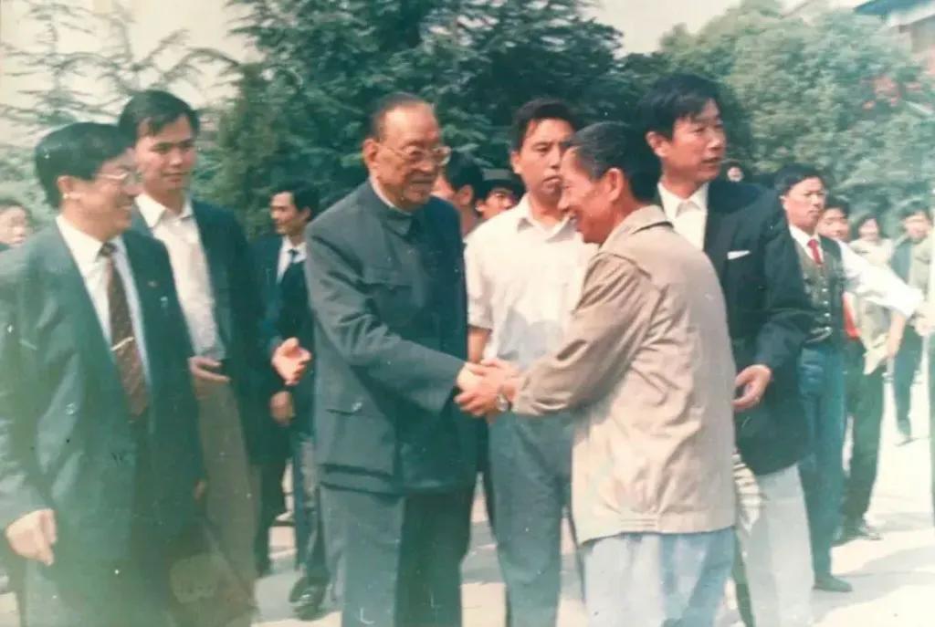 *飚耿**是武术高手，性格彪悍，却搞了21年外交，周总理当初作何考虑